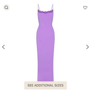 SKIMS FITS EVERYBODY LACE
LONG SLIP DRESS. LIMITED EDITION: ULTRA VIOLET TONAL